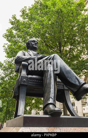 A statue of George Peabody, a 19th century American financier, banker, entrepreneur and philanthropist, near the Royal Exchange, London Stock Photo