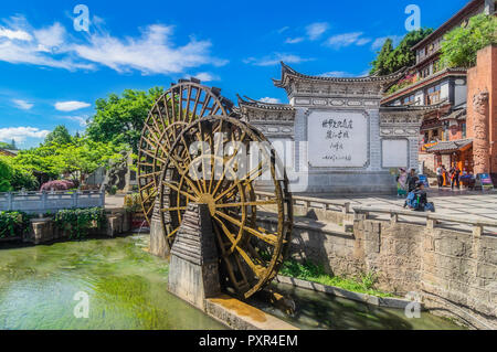 China, Yunnan, Lijiang, water wheels in the old town Stock Photo