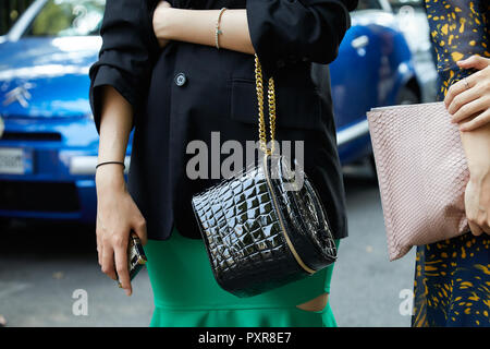 MILAN, ITALY - SEPTEMBER 22, 2018: Woman with Louis Vuitton bag, Gucci  white sneakers and reptile leather trousers before Salvatore Ferragamo  fashion Stock Photo - Alamy