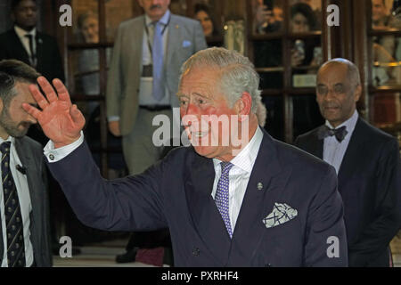 London Palladium, London, UK. 22nd October 2018;  Charles, Prince of Wales outside his 70th Birthday gala show - 'We Are Most Amused and Amazed'; an evening theatre performance with comedians, magicians, singers and celebrities. Credit: Andy Stehrenberger/Alamy Live News Stock Photo