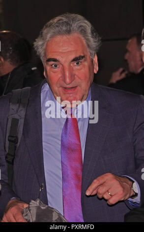 London Palladium, London, UK. 22nd October 2018; Jim Carter leaves Charles, Prince of Wales, 70th Birthday gala show - 'We Are Most Amused and Amazed'; an evening theatre performance with comedians, magicians, singers and celebrities. Credit: Andy Stehrenberger/Alamy Live News Stock Photo