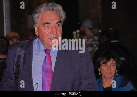 London Palladium, London, UK. 22nd October 2018; Jim Carter leaves Charles, Prince of Wales, 70th Birthday gala show - 'We Are Most Amused and Amazed'; an evening theatre performance with comedians, magicians, singers and celebrities. Credit: Andy Stehrenberger/Alamy Live News Stock Photo