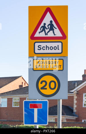 School speed limit sign outside primary school, Benetfeld Road, Binfield, Berkshire, England, United Kingdom Stock Photo