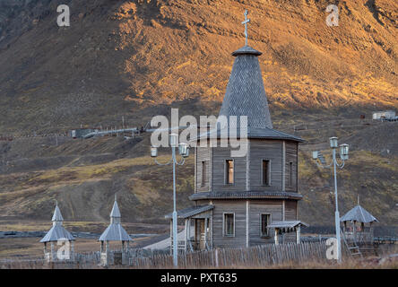 Wooden Russian Orthodox Church, Russian Miners' Settlement Barentsburg, Isfjorden, Spitsbergen, Svalbard, Norway Stock Photo