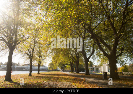 Bright sunny day at Victoria Embankment in Nottingham, Nottinghamshire ...