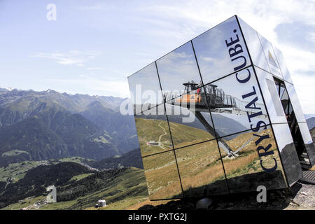 Aussichtspunkt und Crystal Cube in den Bergen bei Fiss, Servaus, Ladis, Lookout and Crystal Cube in the hills near Fiss, Serfaus, nature, weather, mou Stock Photo