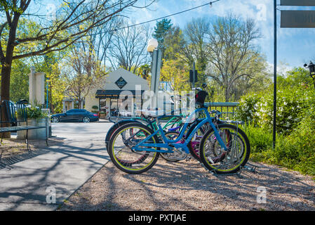 Calistoga, CA, EUA - MARCH 25 2016: on the streets of Historic Calistoga is a popular tourist stop at the north end of Napa Valley wine country. Stock Photo