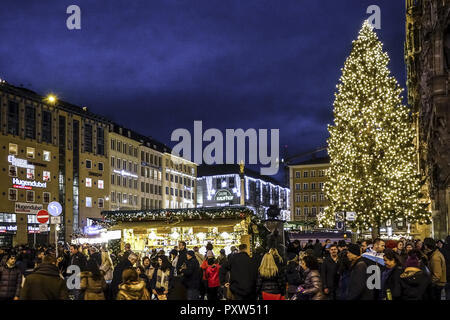 Christkindlmarkt, Weihnachtsmarkt am Münchner Marienplatz, Christmas Market at Marienplatz in Munich, Germany, Bavaria, Munich, Marienplatz, Christmas Stock Photo