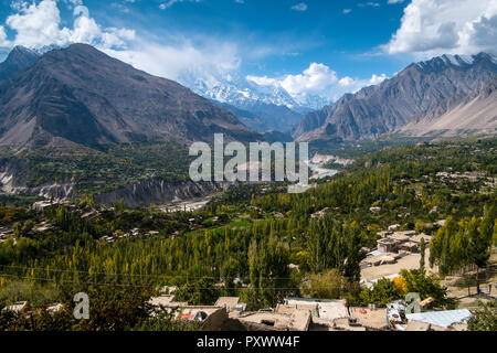 Landscape of Hunza valley and Nagar in October, separated by the river and surrounded by Karakoram mountain range. Gilgit-Baltistan, Pakistan. Stock Photo