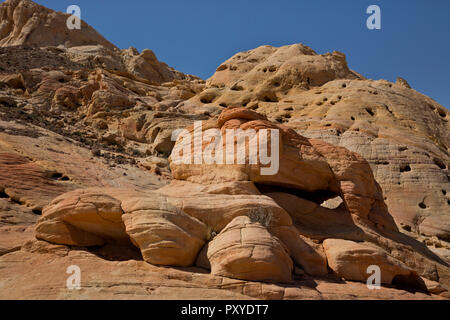 NV00014-00...NEVADA - Multicolored sandstone in the Fire Canyon area of Valley of Fire State Park. Stock Photo