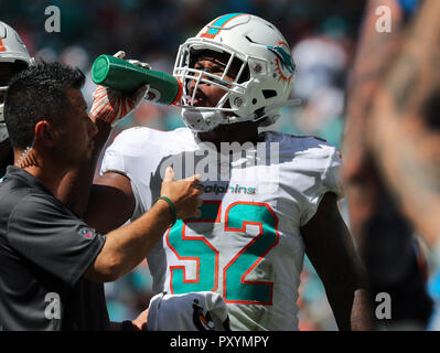 Miami Dolphins middle linebacker Raekwon McMillan (52) warms up before an  NFL football game aga …