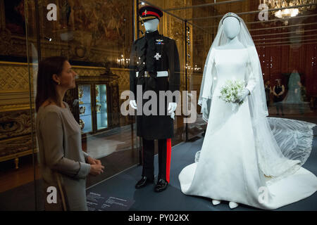 Royal wedding best sale dress display