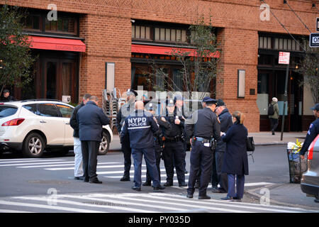 Lower Manhattan, New York, USA. 24th Oct 2018. NYPD on the scene of a suspicious package sent to an address associate with Rober DeNiro in the Tribeca area of New York City. Credit: Christopher Penler/Alamy Live News Stock Photo