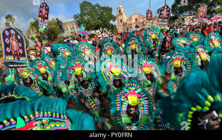 Large group of people in tribal costumes at Ati Atihan festival, Kalibo, Aklan, Panay Island, Philippines Stock Photo