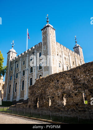 The White Tower Built by William the Conqueror in 1078, Tower of London, England, UK, GB. Stock Photo
