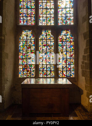 Stained Glass Window, Edwards the First Bedchamber, in St Thomas's Tower, Above Traitors Gate, Tower of London, London, England, UK, GB. Stock Photo