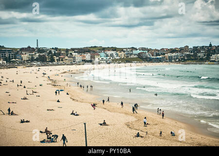 Beachgoers, Bondi Beach, Sydney, Australia Stock Photo: 58158395 - Alamy