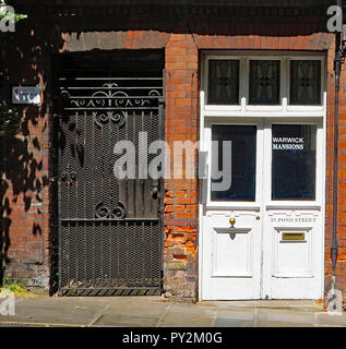 Plaque to John Wyndhams The Day of the Triffids re Triffids Alley next door to Warwick Mansions 37 Pond St NW3 Stock Photo