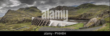 Stwlan Dam and the Moelwyn mountains near Blaenau Ffestiniog in Snowdonia. Stock Photo