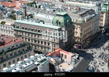 Wienpanorama, Blick vom Stephansdom auf die Innenstadt, Graben und Stock-im-Eisen-Platz, Palais Equitable in Bildmitte Stock Photo