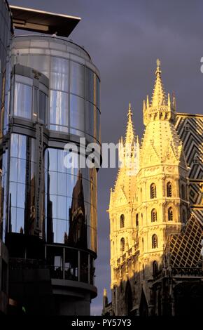 Wien, Stephansdom und Haas-Haus - Vienna, St. Stephens Cathedral and Haas-House Stock Photo
