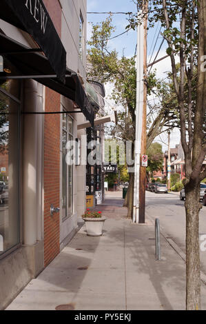 The Walnut Mall awning on Walnut Street in the Shadyside neighborhood of  Pittsburgh, Pennsylvania, USA Stock Photo - Alamy