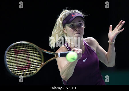 Singapore. 25th Oct, 2018. Elina Svitolina of the Ukraine returns a shot during the match between Caroline Wozniacki and Elina Svitolina on day 5 of the WTA Finals at the Singapore Indoor Stadium. Credit: Paul Miller/ZUMA Wire/Alamy Live News Stock Photo