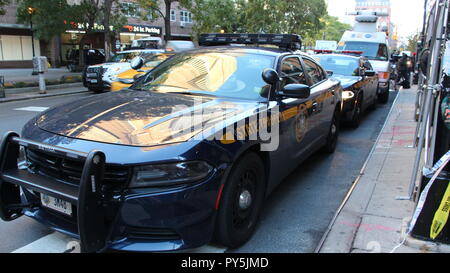 Lower Manhattan, New York, USA. 25th Oct 2018. Explosive device found at Tribeca Grill, Robert De Niro Restaurant in Lower Manhattan. Credit: SCOOTERCASTER/Alamy Live News Stock Photo