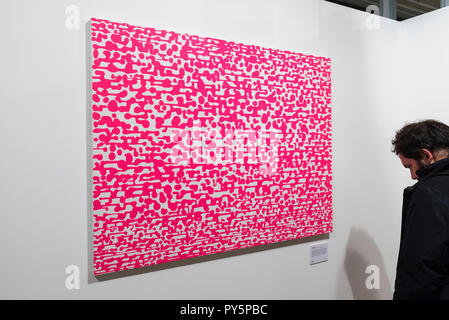 London, UK.  25 October 2018. A visitor views 'Template Fluorescent Fuchsia', 2015, by Colin McCallum.  Preview of 'metropolis', a solo exhibition of recent paintings by artist Colin McCallum at the Lever Gallery.  The show runs 26 October to 10 November 2018.  Credit: Stephen Chung / Alamy Live News Stock Photo