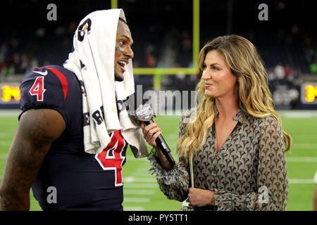 Fox sideline reporter Erin Andrews interviews Minnesota Vikings running  back Dalvin Cook, left, after an NFL football game against the Washington  Redskins, Thursday, Oct. 24, 2019, in Minneapolis. The Vikings won 19-9. (