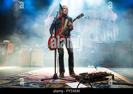 Norway, Oslo - October 25, 2018. The American southern rock band Blackberry Smoke performs live concert at Sentrum Scene in Oslo. Here guitarist Paul Jackson is seen live on stage. (Photo credit: Gonzales Photo - Per-Otto Oppi). Credit: Gonzales Photo/Alamy Live News Stock Photo