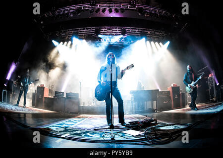 Norway, Oslo - October 25, 2018. The American southern rock band Blackberry Smoke performs live concert at Sentrum Scene in Oslo. Here vocalist and guitarist Charlie Starr is seen live on stage. (Photo credit: Gonzales Photo - Terje Dokken). Credit: Gonzales Photo/Alamy Live News Stock Photo