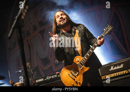 Norway, Oslo - October 25, 2018. The American southern rock band Blackberry Smoke performs live concert at Sentrum Scene in Oslo. Here guitarist Paul Jackson is seen live on stage. (Photo credit: Gonzales Photo - Terje Dokken). Credit: Gonzales Photo/Alamy Live News Stock Photo