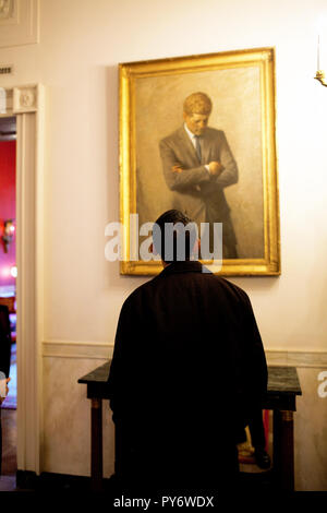 On a tour of the State Floor of the White House, President Barack Obama looks at a portrait of John F. Kennedy by Aaron Shikler. 1/24/09 Official Photo by Pete Souza Stock Photo