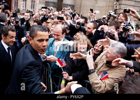 President Barack Obama, joined by French President Nicolas Sarkozy, receives an enthusiastic welcome April 3, 2009, to Palais Rohan (Palace Rohan) in Strausbourg, France.  Official White House Photo by Pete Souza Stock Photo