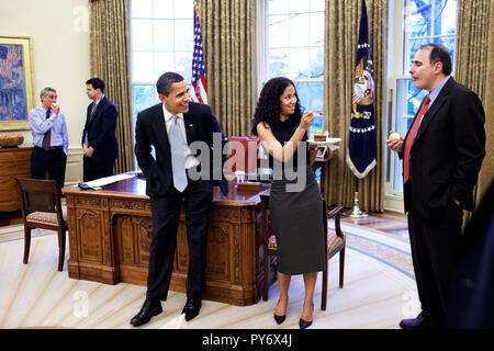 President Barack Obama jokes with senior advisors Mona Sutphen and David Axelrod during a birthday party April 15, 2009, for senior advisor Pete Rouse. Oval Office. Official White House Photo by Pete Souza Stock Photo