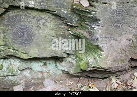 Bronze Age Labyrinth Rock Carvings at Rocky Valley, Between Boscastle and Tintagel, Cornwall UK Stock Photo