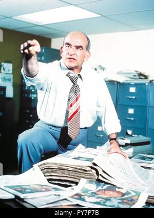 Original film title: LOU GRANT-TV. English title: LOU GRANT-TV. Year: 1977. Stars: EDWARD ASNER. Credit: MTM ENTERPRISES / Album Stock Photo