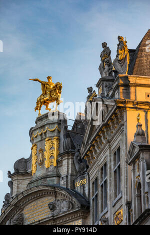 Brussels Grand Place facade, Statue of Charles de Lorraine on the house L'Arbre D'Or Stock Photo