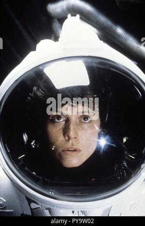 Original film title: ALIEN. English title: ALIEN. Year: 1979. Director: RIDLEY SCOTT. Stars: SIGOURNEY WEAVER. Credit: 20TH CENTURY FOX / Album Stock Photo