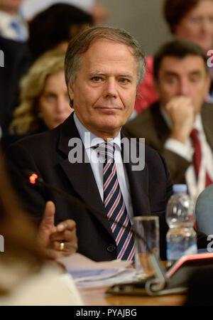 Italy. 25th Oct, 2018. Italian Foreign Minister Enzo Moavero Milanesi during second Italy-Africa conference, Ministry of Foreign Affairs and International Cooperation Rome, 25 October 2018 Credit: Silvia Loré/Pacific Press/Alamy Live News Stock Photo