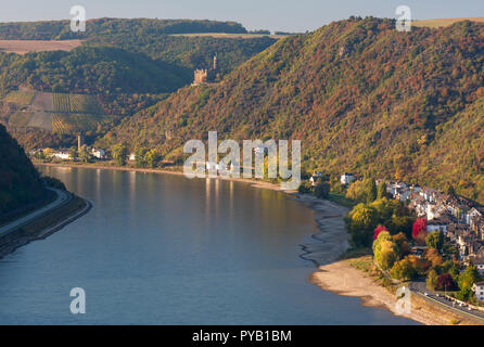 Burg Maus above town of Wellmich, Rhine valley in autumn Stock Photo