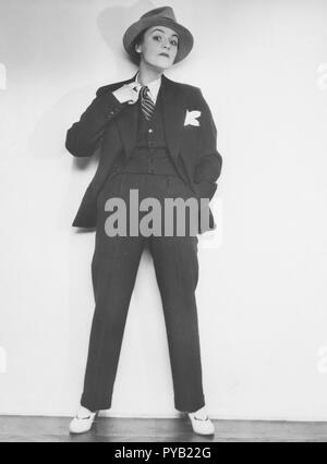 Women in mens fashion in the 1930s. Swedish actress Isa Quensel, 1905-1981. Pictured here dressed in gangster like mens clothes. Costume, vest and a necktie with a matching hat. All for her role in a theatre play in the 1930s. Stock Photo