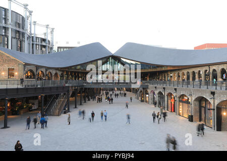Kings Cross, London, UK. 26th Oct 2018. People looking around the new Coal Yard Drops at Kings Cross, on the first day of opening. Industrial heritage combine with modern architecture to give an amazing shopping and lifestyle experience. Credit: Monica Wells/Alamy Live News Stock Photo