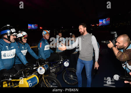 London, UK. 27th October 2018. Sir Bradley Wiggins talks to Derny pacers during Six Day London 2018 at Lee Valley Velopark, Queen Elizabeth Olympic Park on Friday, 26 October 2018. LONDON ENGLAND.  (Editorial use only, license required for commercial use. No use in betting, games or a single club/league/player publications.) Stock Photo