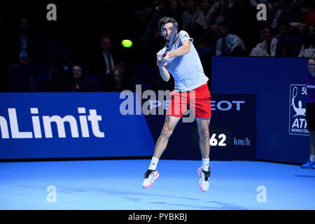 St Jakobshalle, Basel, Switzerland. 26th Oct, 2018. ATP World Tour, Swiss Indoor Tennis; Gilles Simon (FRA) in action against Roger Federer (SUI) in the quarterfinal Credit: Action Plus Sports/Alamy Live News Stock Photo