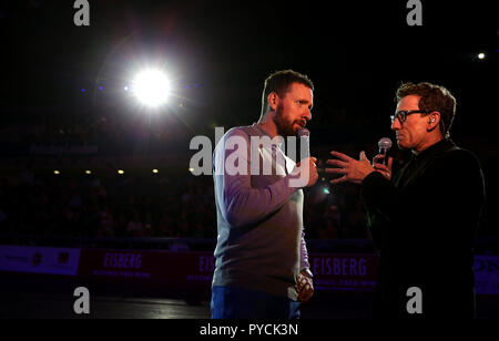 Bradley Wiggins talking ahead of the 40 Lap Derby during day four of the Six Day Series at Lee Valley Velopark, London. PRESS ASSOCIATION Photo. Picture date: Friday October 26, 2018. Photo credit should read: Steven Paston/PA Wire. Stock Photo