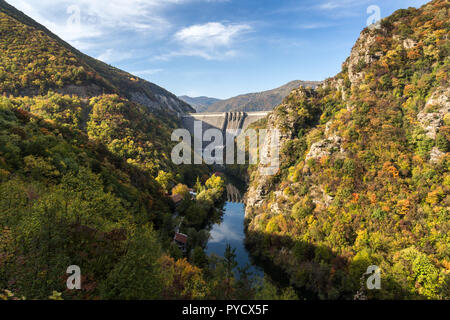 Amazing Autumn ladscape of The Vacha (Antonivanovtsi) Reservoir, Rhodope Mountains, Plovdiv Region, Bulgaria Stock Photo