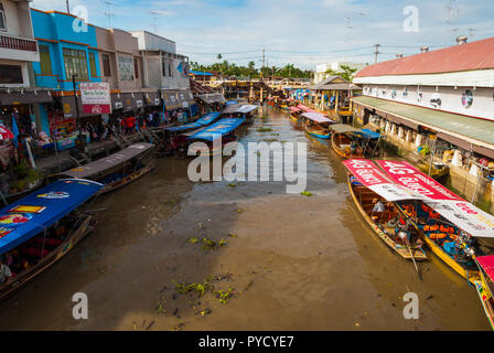 Amphawa, Thailand - Sep 13, 2015: Floating food market at Amphawa where food is cooked and prepared on the boats and serve to the people on the river  Stock Photo