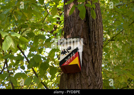 birdhouse of a fan of the German national football team in Herdecke, Germany.  Vogelhaeuschen eines Fans der Deutschen Fussballnationalmannschaft in H Stock Photo